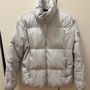 Vuori women’s Hillside puffer jacket